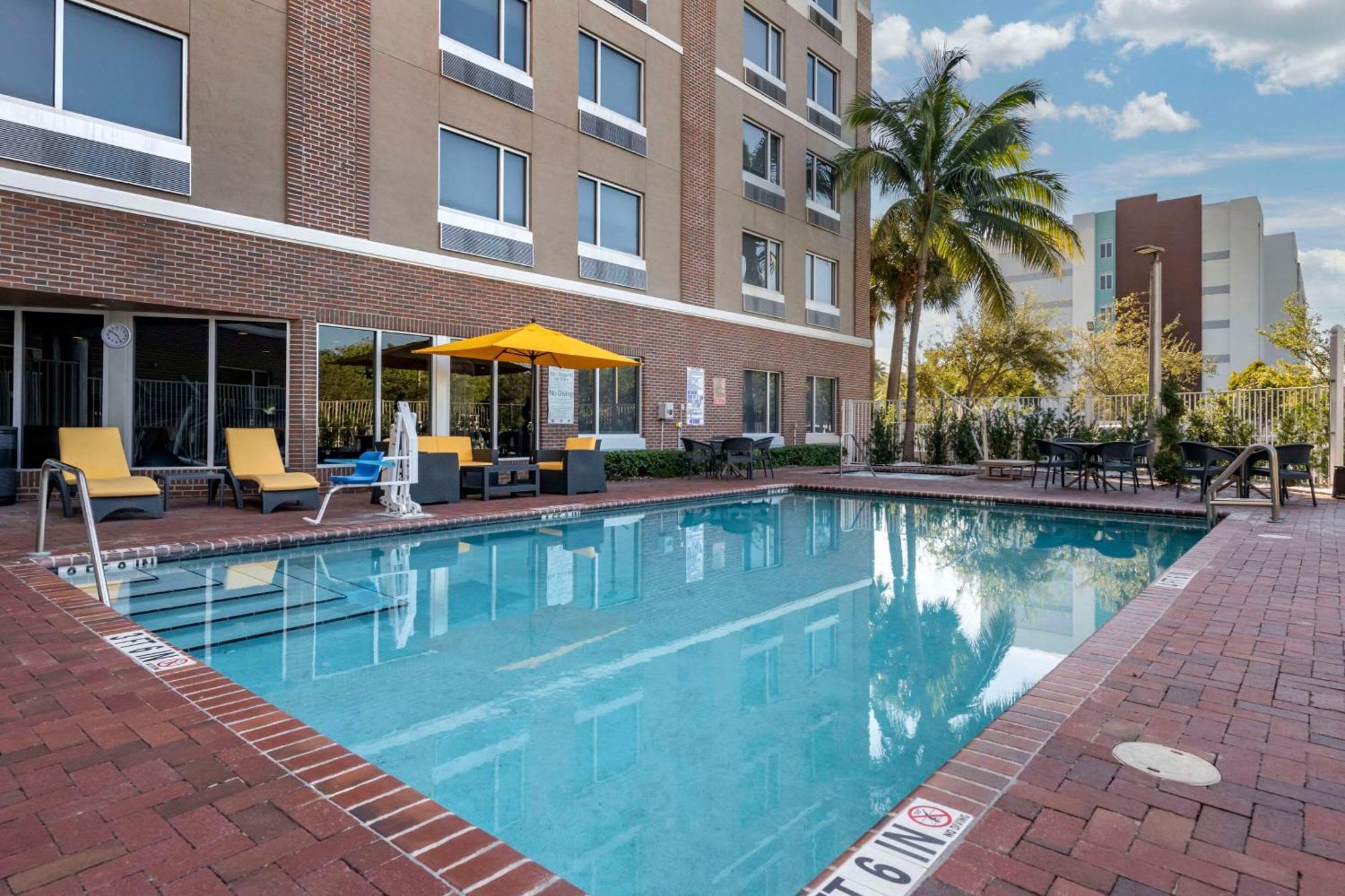 Cambria Hotel Ft Lauderdale, Airport South & Cruise Port Dania Beach Exteriör bild